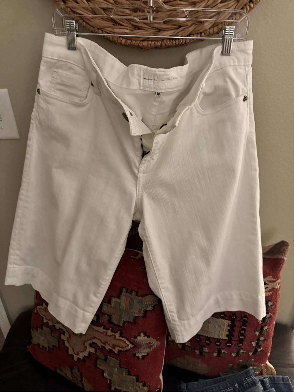Kut from the Kloth White Bermuda Shorts